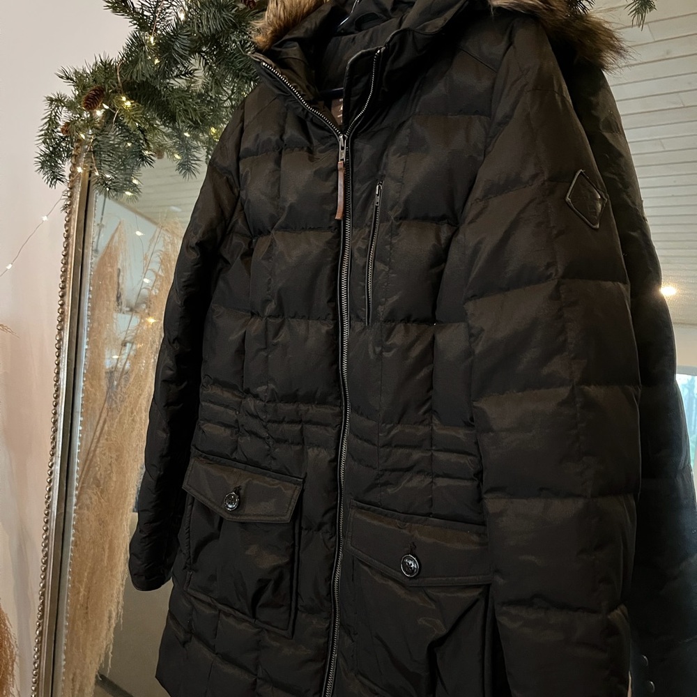 Eddie Bauer beautiful black puffer jacket.